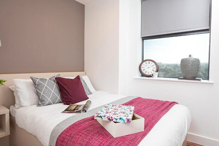 1 Bedroom Apartment To Rent In -bed, Westpoint, Chester Road, M16