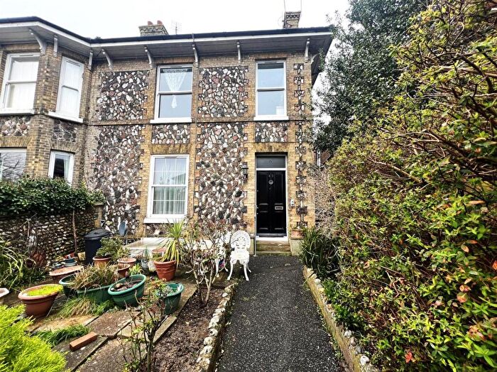 1 Bedroom Flat For Sale In Arundel Road, Littlehampton, BN17