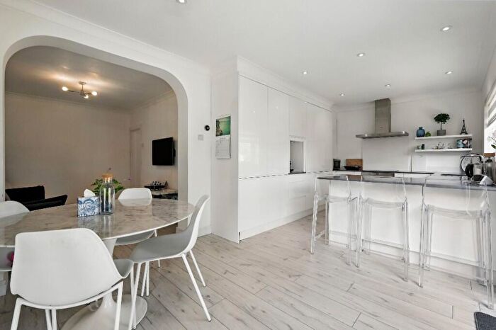 3 Bedroom Bungalow For Sale In Aberdale Gardens, Potters Bar, Hertfordshire, EN6