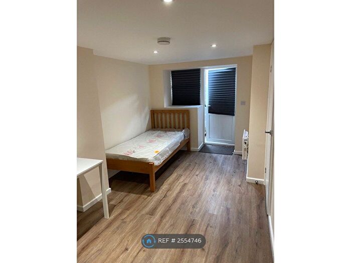 Studio To Rent In Bulay Road, Huddersfield, HD1