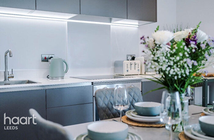 2 Bedroom Apartment For Sale In York Road, Leeds, LS9