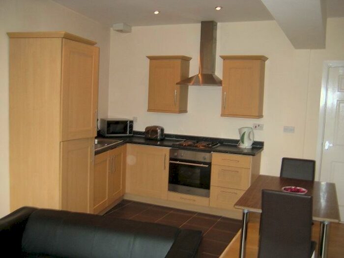 1 Bedroom Apartment To Rent In Mayfair House - Furnished Bed - Parking Available, B4
