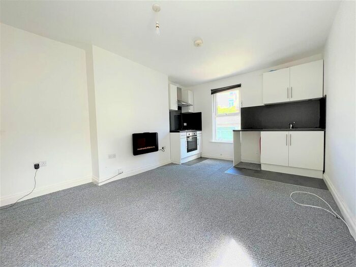 Studio To Rent In Connaught Avenue, Mannamead, Plymouth, PL4