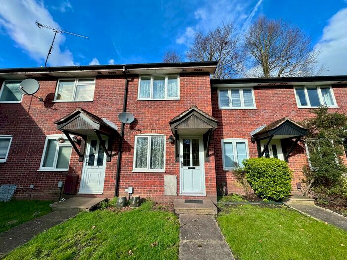 1 Bedroom Terraced House To Rent In Kingfisher Close, Farnborough, GU14