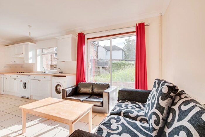 6 Bedroom Property To Rent In Kent Avenue, Canterbury, CT1