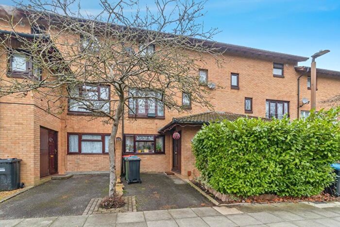 4 Bedroom Terraced House For Sale In Oldbrook Boulevard, Oldbrook, Milton Keynes, Buckinghamshire, MK6