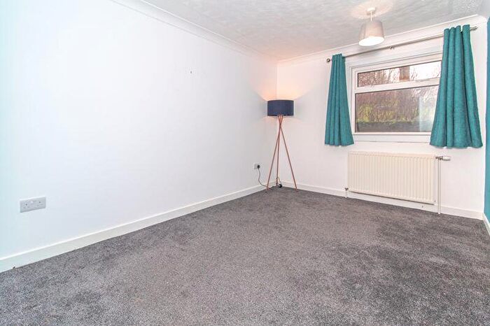 3 Bedroom Flat To Rent In Nobleston Estate, Alexandria, G83