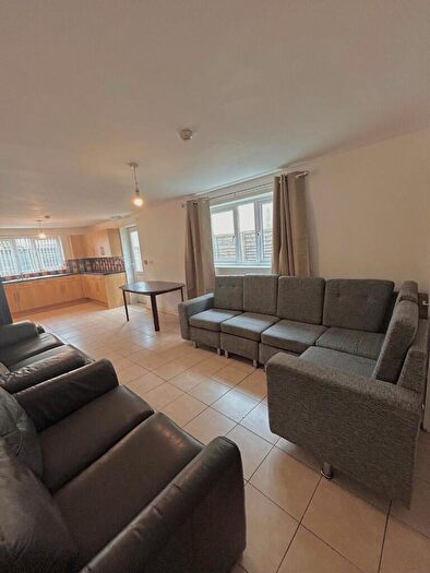 10 Bedroom House To Rent In Llanbleddian Gardens, Cardiff(City), CF24