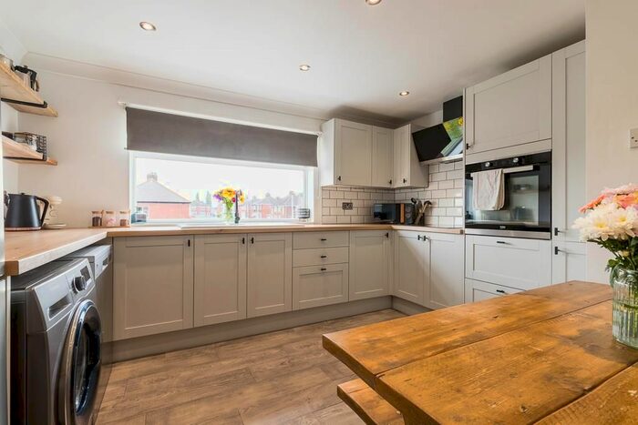 2 Bedroom Flat To Rent In Annes Crescent, Scunthorpe, DN16