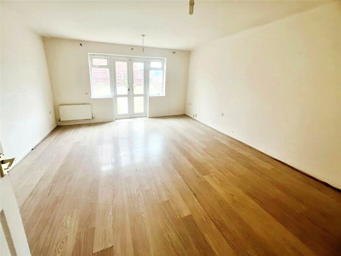 3 Bedroom End Of Terrace House For Sale In Mehdi Road, Oldbury, West Midlands, B69