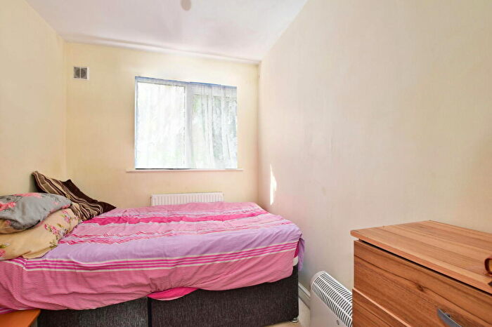2 Bedroom Flat For Sale In Elstree Road, Hemel Hempstead, HP2