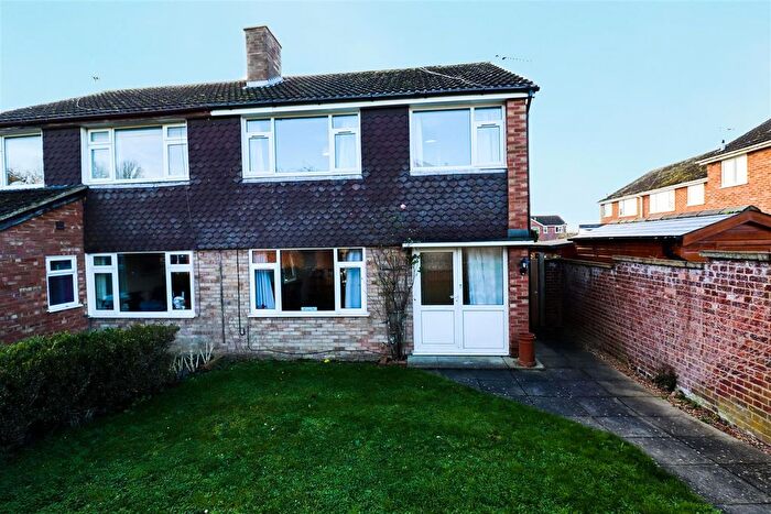 3 Bedroom Semi-Detached House To Rent In Bakers Close, Comberton, Cambridge, CB23