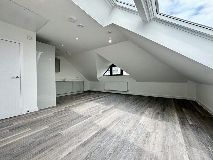 2 Bedroom Apartment To Rent In Safa House, Arklow Road, New Cross, SE14