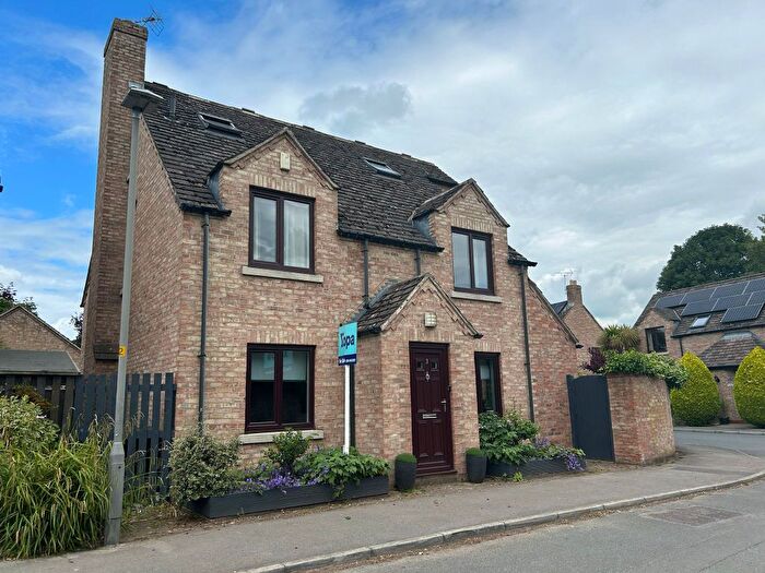 5 Bedroom Detached House For Sale In Woodlands Lane, Leeds, LS25