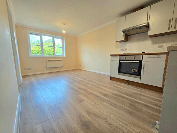 1 Bedroom Flat To Rent In Millbrook Road East, Freemantle, SO15