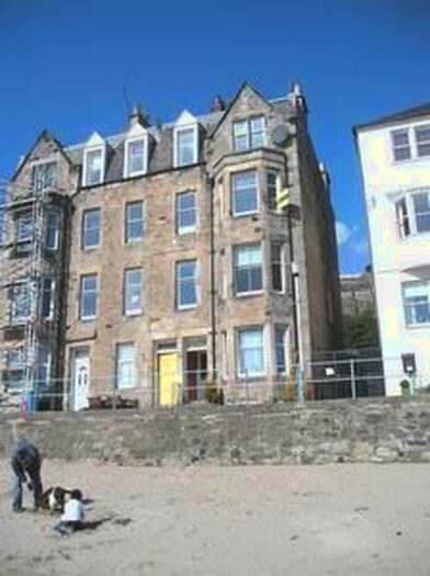 2 Bedroom Flat To Rent In St James Place, Kinghorn, KY3