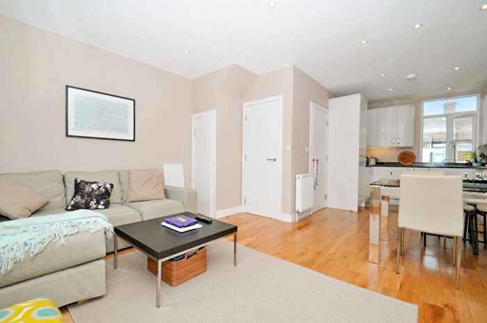 2 Bedroom Apartment To Rent In Hiley Road, London, NW10
