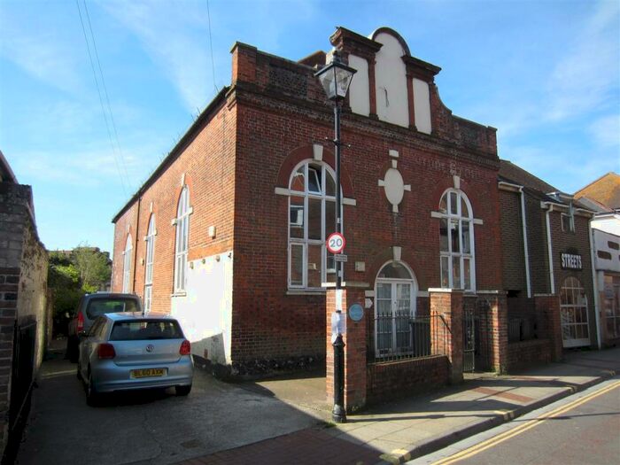 2 Bedroom Flat To Rent In The Pallant Havant Hants, PO9