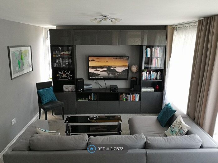 2 Bedroom Flat To Rent In Bramwell House, London, SW1V