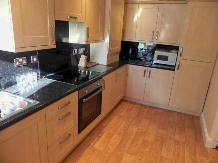 3 Bedroom Flat To Rent In Brynymor Road, Brynmill, Swansea, SA1