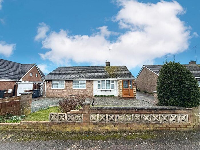 3 Bedroom Detached Bungalow For Sale In Gooseberry Hill, Warden Hills, Luton, Bedfordshire, LU3