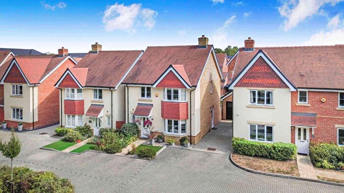 4 Bedroom Detached House For Sale In Welberry Way, Blackwater, GU17