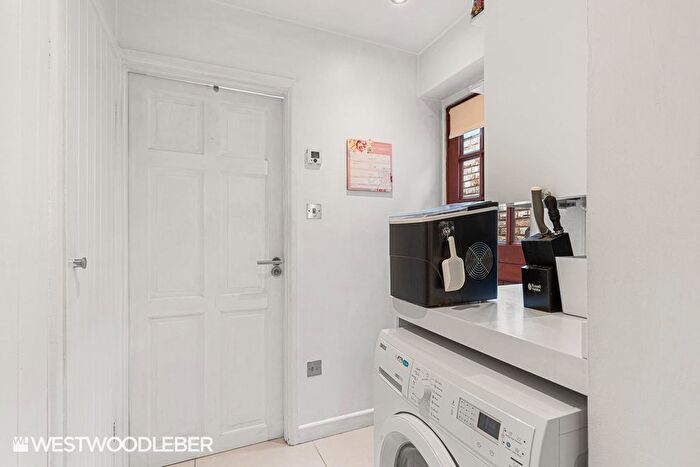 3 Bedroom Terraced House For Sale In Rye Road, Hoddesdon, EN11