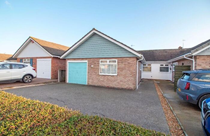 3 Bedroom Semi-Detached Bungalow For Sale In Milton Road, Cowplain, PO8