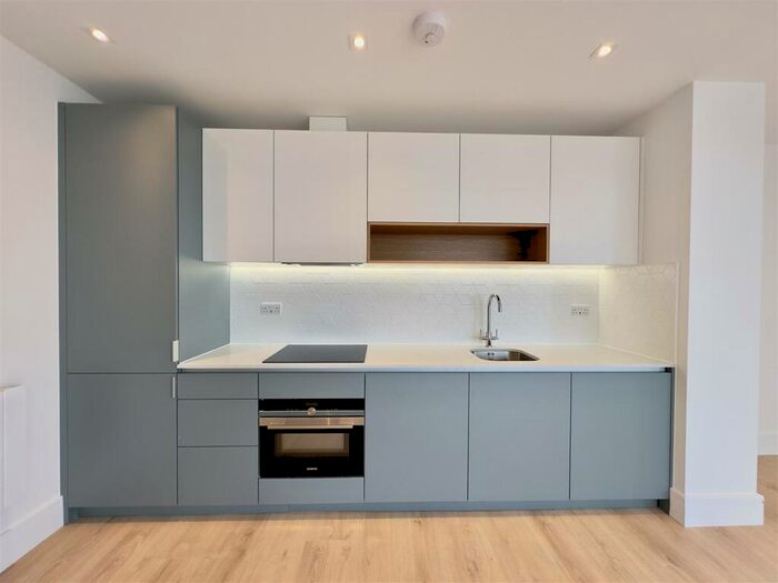 2 Bedroom Apartment To Rent In Pycroft Road, Chertsey, KT16