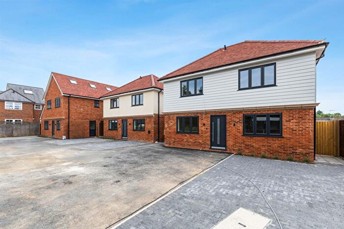 5 Bedroom Detached House For Sale In North Street, Winkfield, SL4