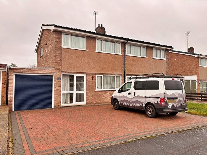 3 Bedroom Semi Detached House For Sale In Firs Drive, Rugby, CV22