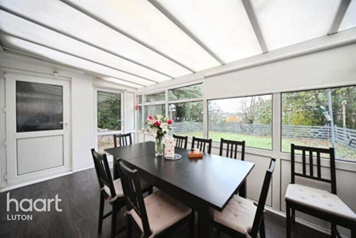 5 Bedroom Semi Detached House For Sale In Hart Hill Lane, Luton, LU2