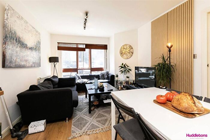 2 Bedroom Flat To Rent In Torriano Mews, London, NW5