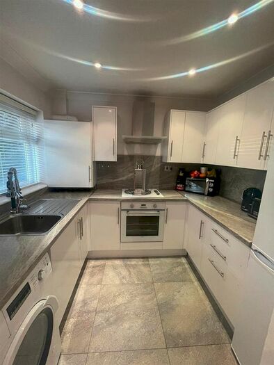 1 Bedroom Flat To Rent In Landau Way, Broxbourne, EN10