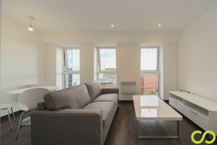 1 Bedroom Flat For Sale In Park Crescent, Park Street, Luton, LU1