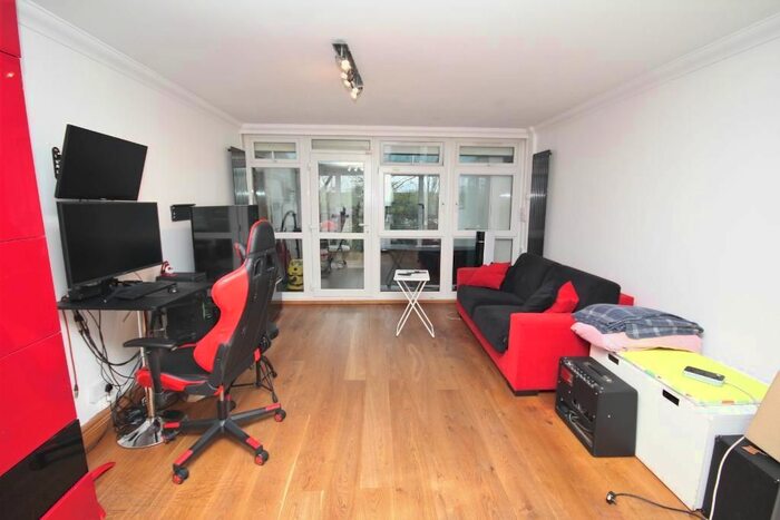 1 Bedroom Flat To Rent In Grovelands Road, South Tottenham, London, N15