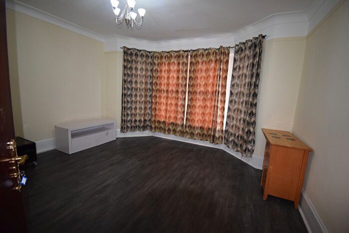 5 Bedroom Terraced House To Rent In Kingston Road, Ilford, IG1