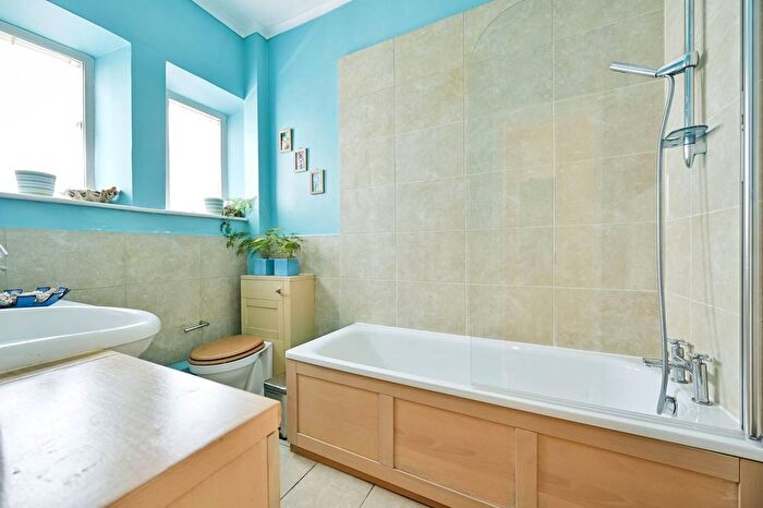 1 Bedroom Flat To Rent In Avonmore Road, West Kensington, London, W14