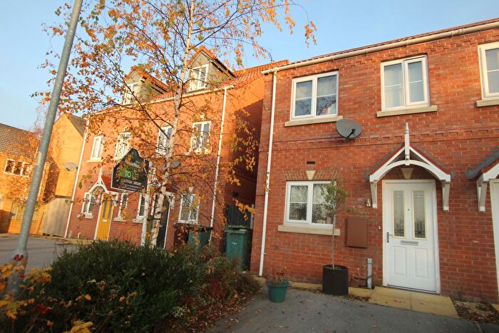 2 Bedroom Town House To Rent In Park Drive, Lofthouse, Wakefield, WF3