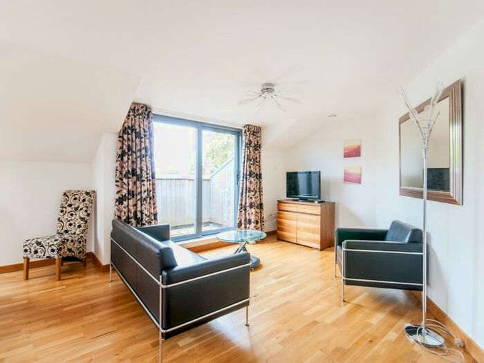 1 Bedroom Apartment To Rent In Hernes Cresent, Oxford, OX2