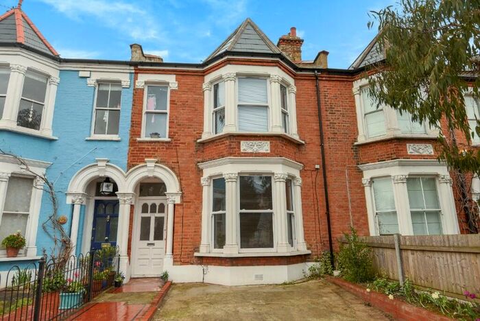3 Bedroom Flat To Rent In Shooters Hill Road, London, SE3