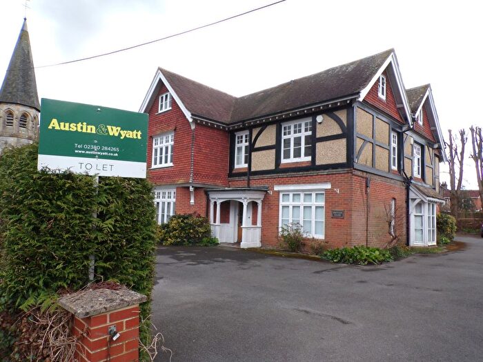 2 Bedroom Flat To Rent In Empress House, Lyndhurst, SO43