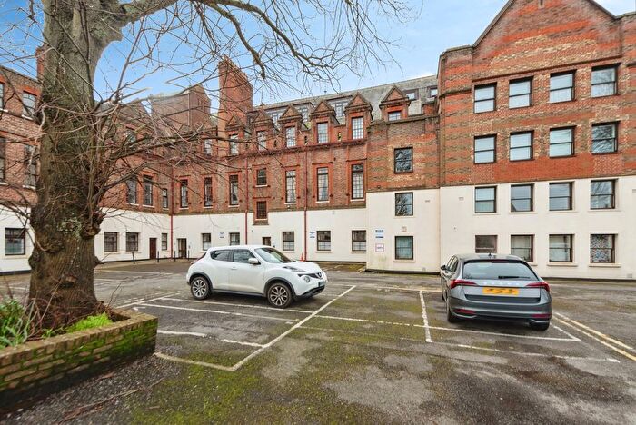 1 Bedroom Flat For Sale In Lawrence Road, Southsea, Hampshire, PO5
