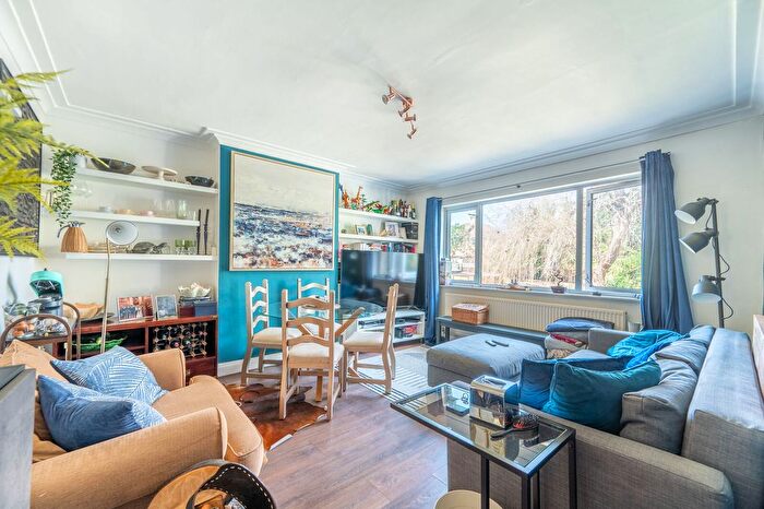 2 Bedroom Maisonette For Sale In Chambers Lane, Willesden Green, London, NW10