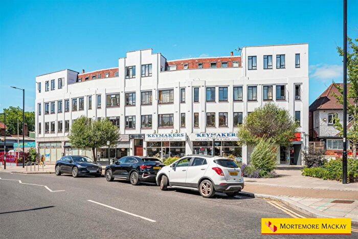 3 Bedroom Flat For Sale In Green Lanes, London, N21