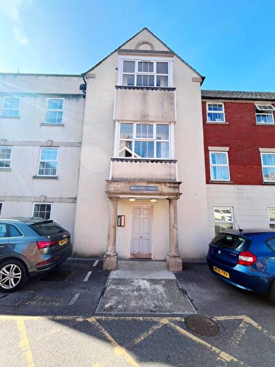 2 Bedroom Flat To Rent In West Street, Axminster, EX13
