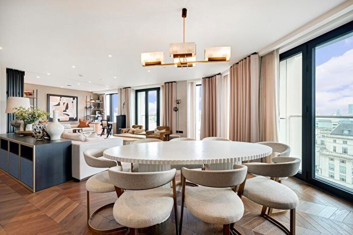 3 Bedroom Flat To Rent In Hexagon Apartments, Covent Garden, WC2B