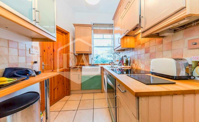 Studio To Rent In Coolhurst Road, Crouch End, London, N8