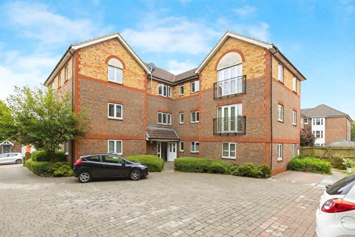 2 Bedroom Flat For Sale In Running Foxes Lane, Ashford, TN23