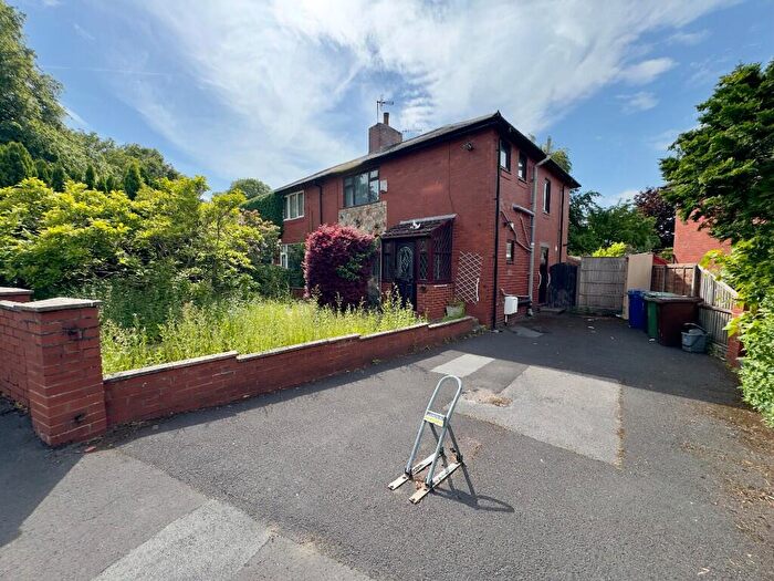 3 Bedroom Semi Detached House For Sale In Creswick Avenue, Burnley, Lancashire, BB11